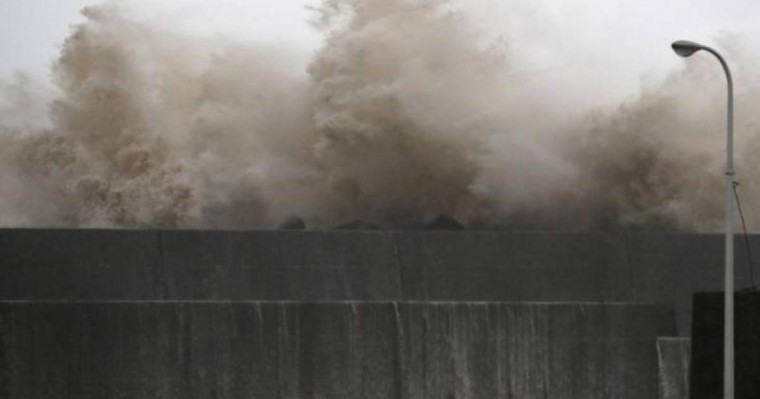 强台风“罗莎”袭击西日本 逾七千人疏散