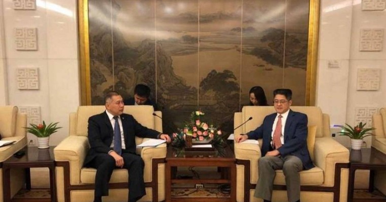 驻华大使努雷舍夫会见中国副外长乐玉成