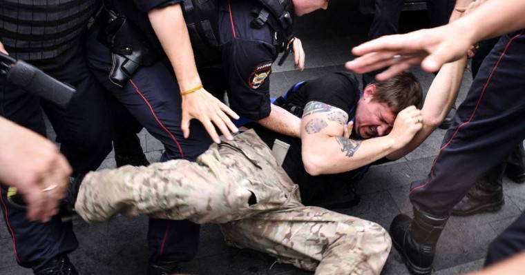 Мәскеудегі митинг кезінде полиция 500-ден аса адам ұстады