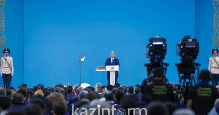 哈萨克斯坦总统承诺将减少贫富差距、改善环境和道路质量