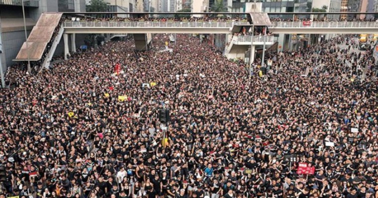 外交部提醒在香港的哈萨克斯坦公民注意安全