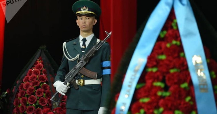 Алматыда халқы Кәрім Мәсімовтің әкесін соңғы сапарға шығарып салды