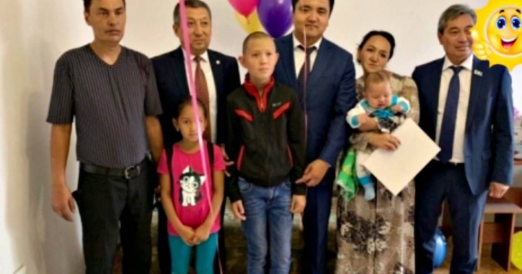 Алматыда үйі тұтастай өртенген отбасыға депутаттар үй сыйлады
Отбасының 7 мүшесі бір айдан бері 35 мың теңгеге пәтер жалдап тұрып жатқан еді