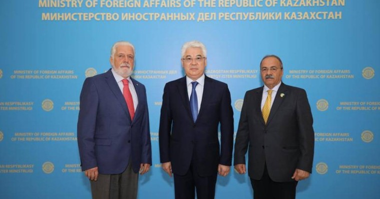 外交部长会见巴西参议院议员