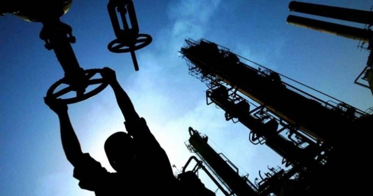 上半年田吉兹油田原油产量达15万吨