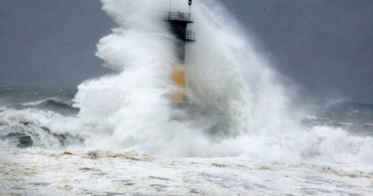10号台风“罗莎”逼近日本