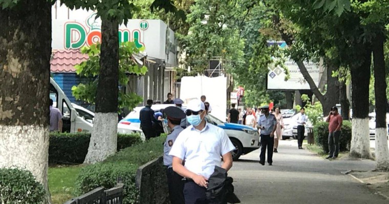 Шымкентте "наразылық өтетін" жерден екі адамды полиция ұстады