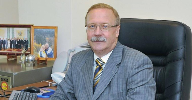 马力诺维斯基出任宪法委员会委员