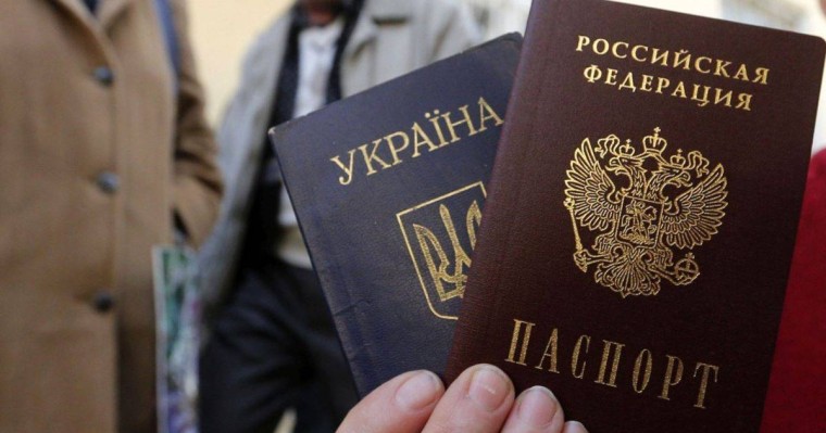 Зеленский "қысымға ұшыраған ресейліктерге" азаматтық беретін жарлыққа қол қойды