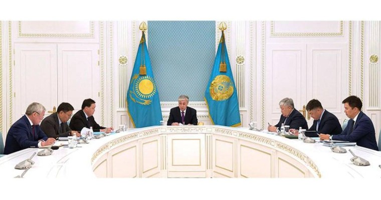 托卡耶夫总统主持召开经济问题工作会议