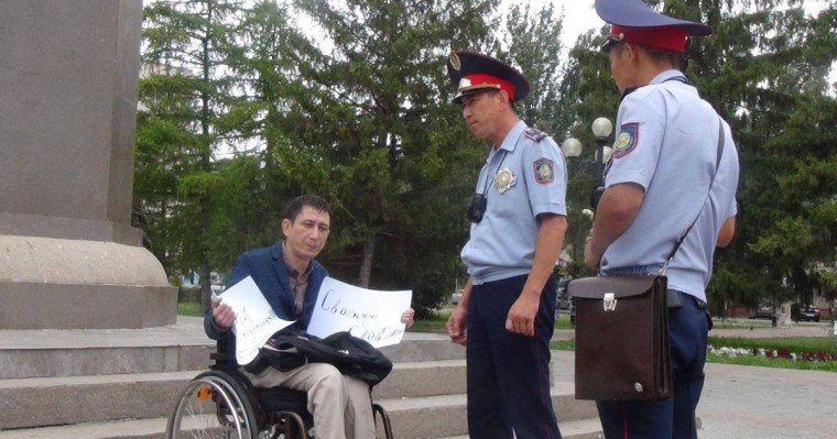 Орал тұрғыны саяси тұтқындарды босатуды талап етіп, акция өткізді