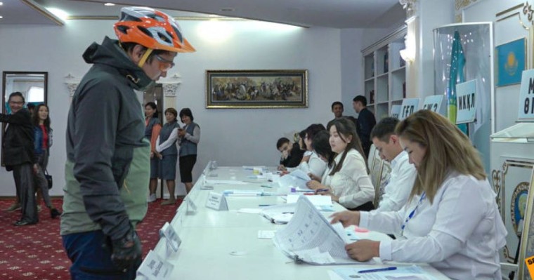 "Әрең үлгердім": елорда тұрғыны дауыс беру үшін велосипедпен 10 сағат жүрді