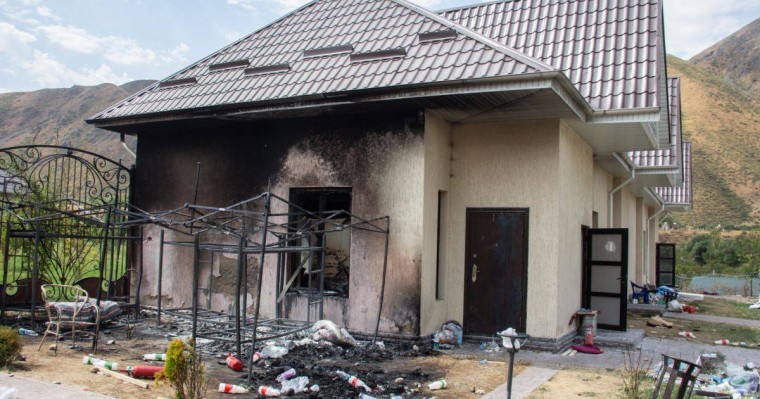 Атамбаев резиденциясы. Екі шабуылдан соң