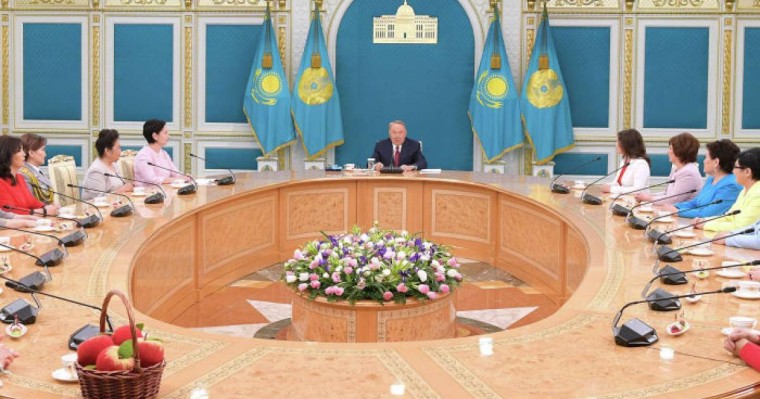 Назарбаев: Еркектерге ойланатын кез келді