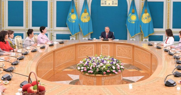 Нұрсұлтан Назарбаев әйелдер қауымы өкілдерімен «Көктем шуағы» атты кездесу өткізді