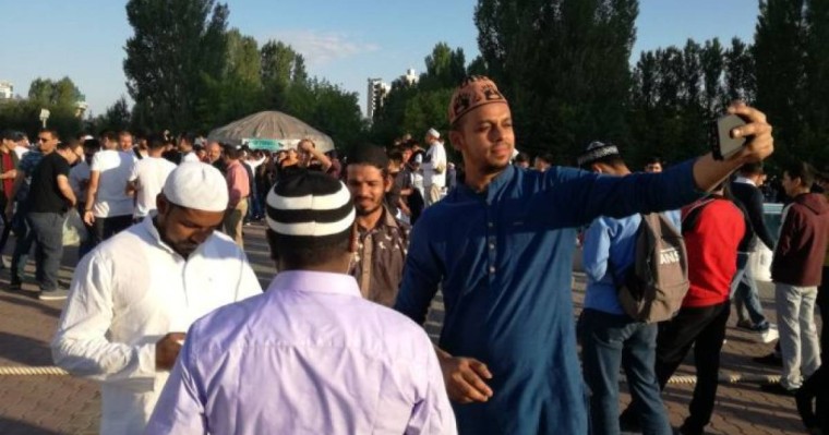 Құрбан айт намазына келген шетелдіктер өз әсерімен бөлісті