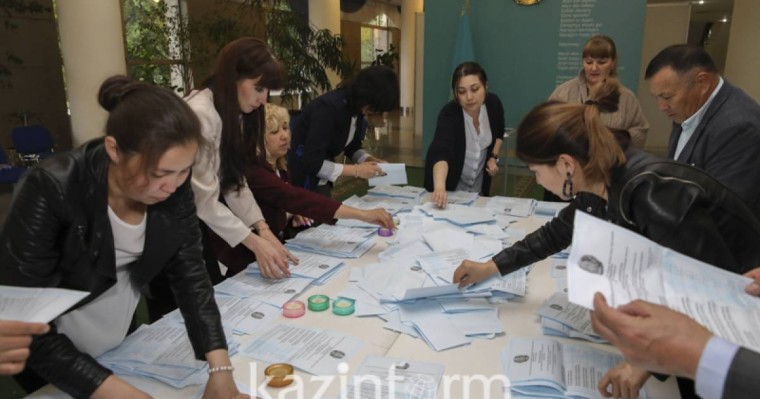 哈萨克斯坦12个行政区结束总统大选投票