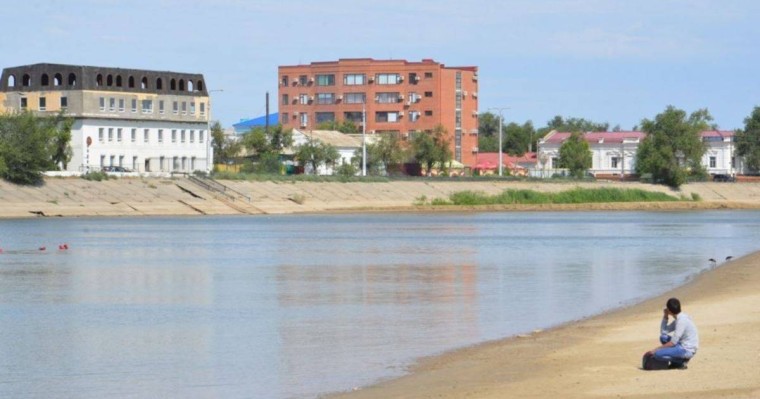 "Қырылған балық, лайланған арна". Жайық өзені неге құрғап барады?