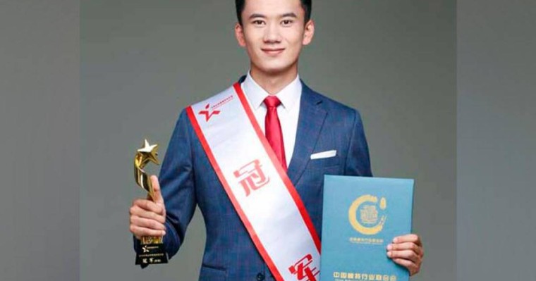 荣获中国最佳男模称号的哈萨克族小伙赛尔江