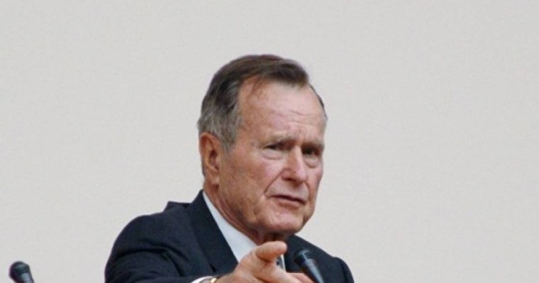 Әке - Джордж Буш қайтыс болды