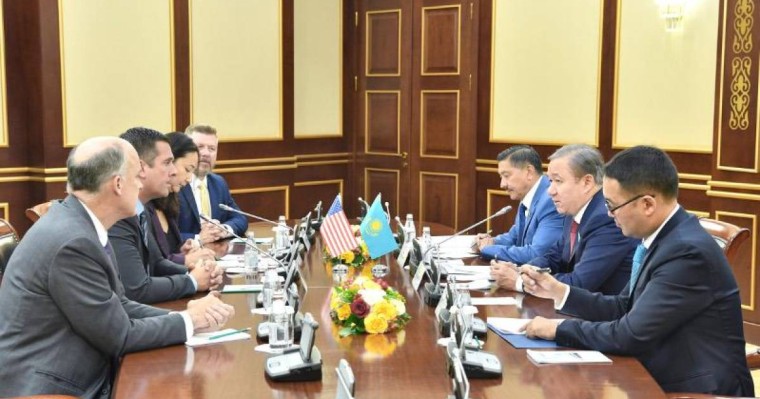 马吉利斯议长会见美国众议院议员