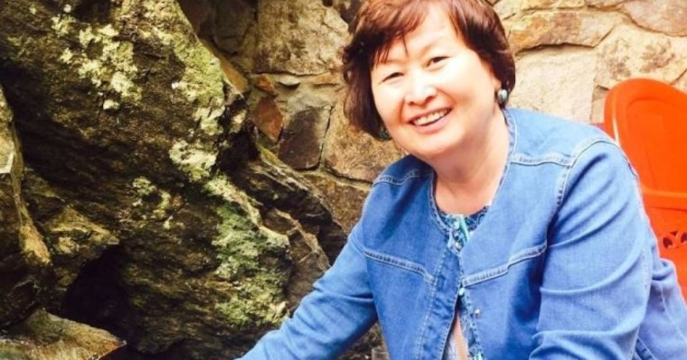 Стоматолог неге тілді тазалау қажеттігін түсіндірді