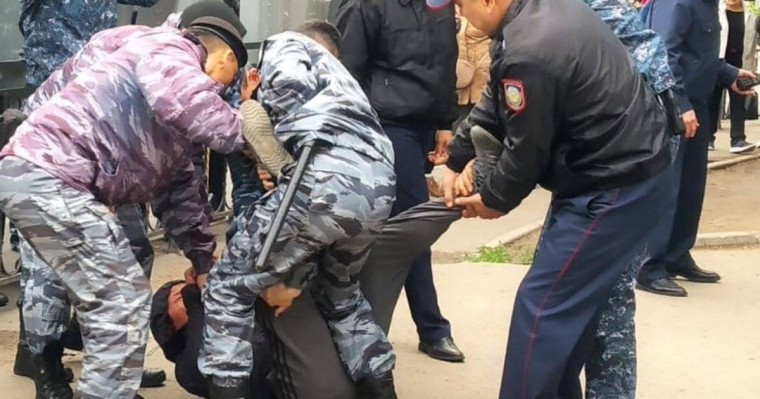 Алматы мен Нұр-Сұлтанда шамамен жүз шақты адам ұсталды