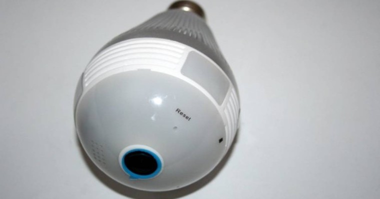 Семейде бейнебақылауға түсіретін электр шамын сатқан әйел анықталды