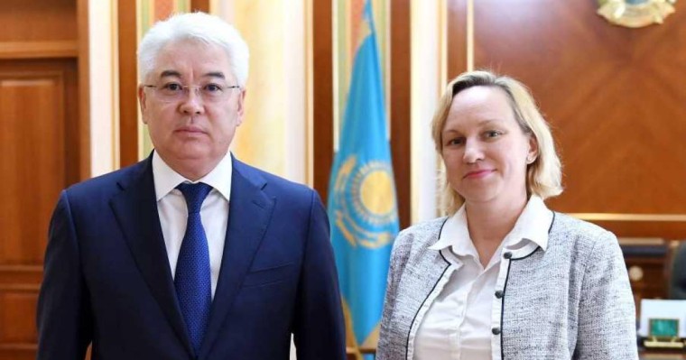 阿塔穆库洛夫会见以色列驻哈大使