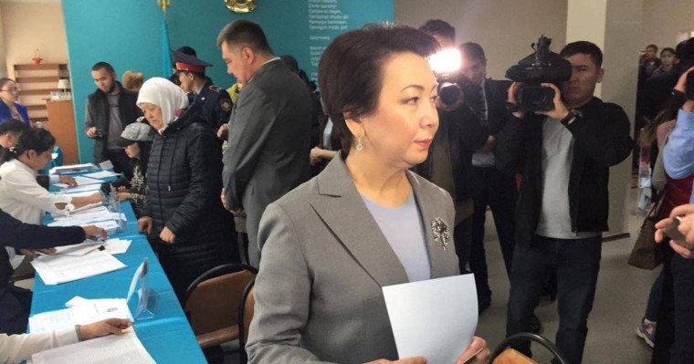 Дания Еспаева дауыс берді