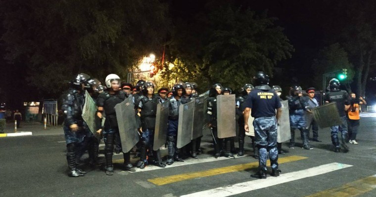 Бішкекте милиция Атамбаевтың жақтастарын күшпен таратты