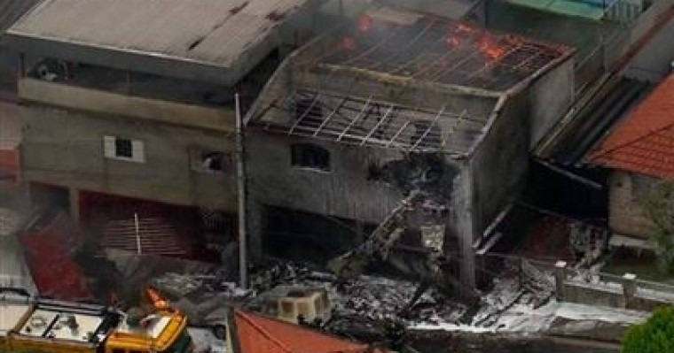 Ұшақ үйге құлап түсті: зардап шеккендер бар