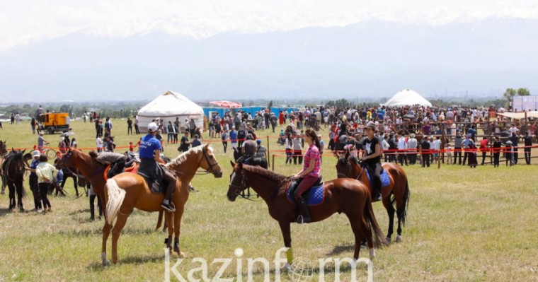 "伟大草原-游牧人世界"民俗文化节在阿拉木图举行