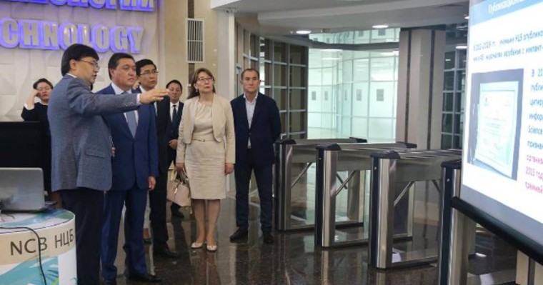 总理视察位于首都的国家生物技术中心