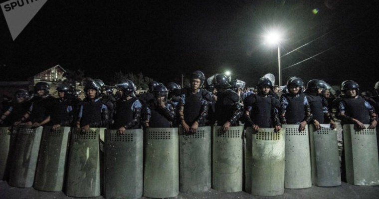 Жээнбеков Атамбаевтың үйіне жасалған шабуылға қатысты түсініктеме берді