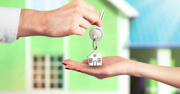 кәсіпкер 2 отбасыға үй алып берді