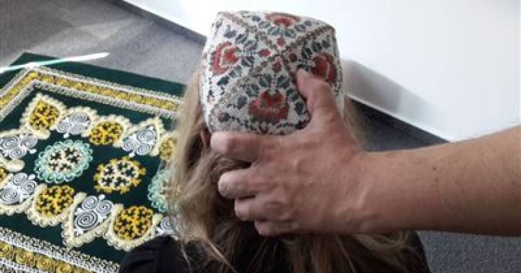 Екі кәсіпкер 13 жастағы қызды зорлаған