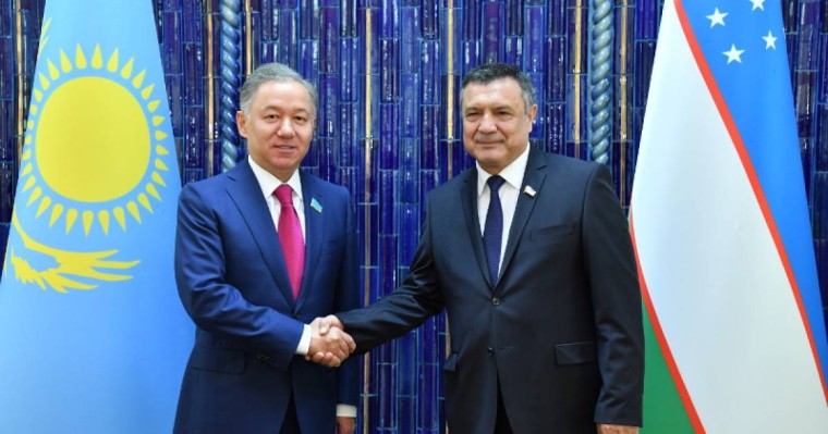 尼格马图林会见乌兹别克斯坦最高议会立法院议长