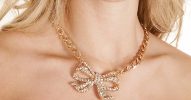 Мойынға алқа тағу қалай пайда болды?