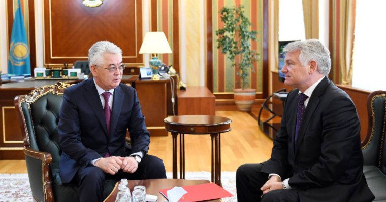 外长会见白俄罗斯驻哈大使