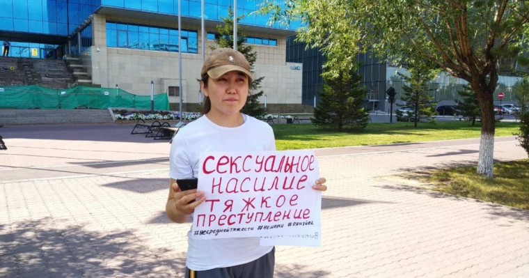 Нұр-Сұлтан тұрғыны зорлық-зомбылыққа қарсы бір адамдық пикет өткізді