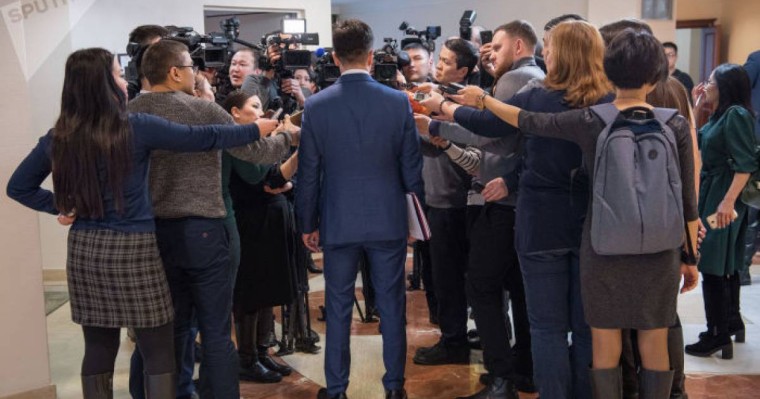 "Қандай сүйкімді өзі!" Қазақстандықтарды таңғалдырған жас шенеуніктер