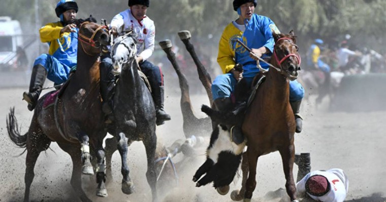"Қазақтар артық кетті" деген Қырғызстан шенеунігі қызметінен кетті: жаңа президент кім