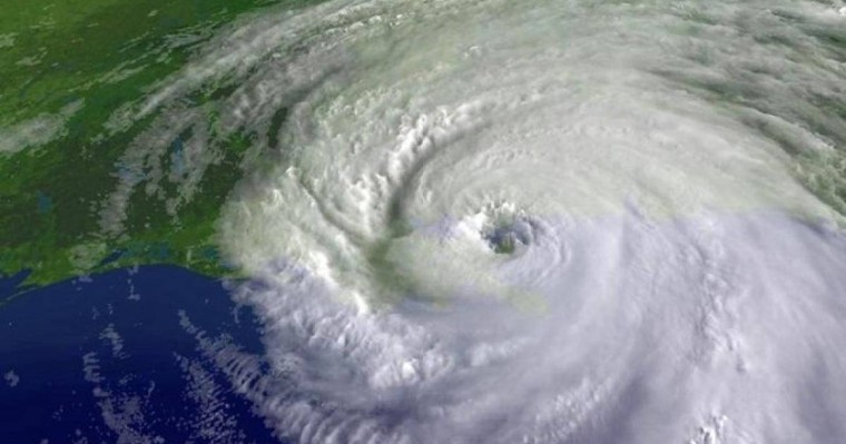 今年第10号台风“罗莎”生成 太平洋上三台风“共舞”