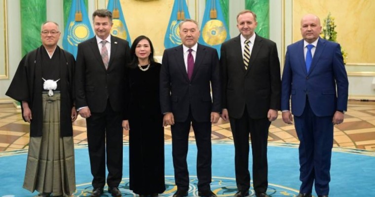 Назарбаев бірнеше мемлекеттің елшілерімен кездесті