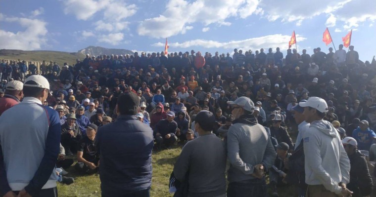 Қытай елшілігі Солтон-Сарыдағы жанжалға кінәлілерді "қатаң жазалауды" талап етті