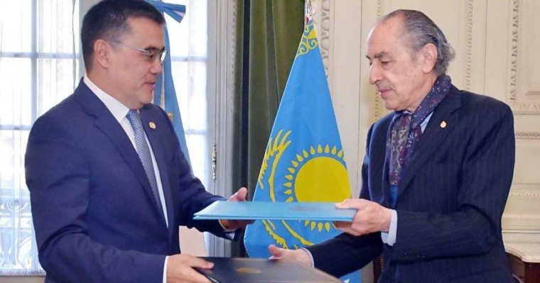 哈萨克斯坦与阿根廷签署外交培训谅解备忘录