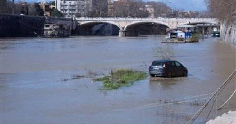 Алапат тасқын: 30 адам мерт болған