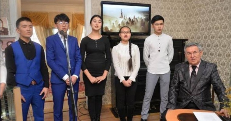 Павлодарлық сазгер Назымбек Дүкенбай 500 ән жазған