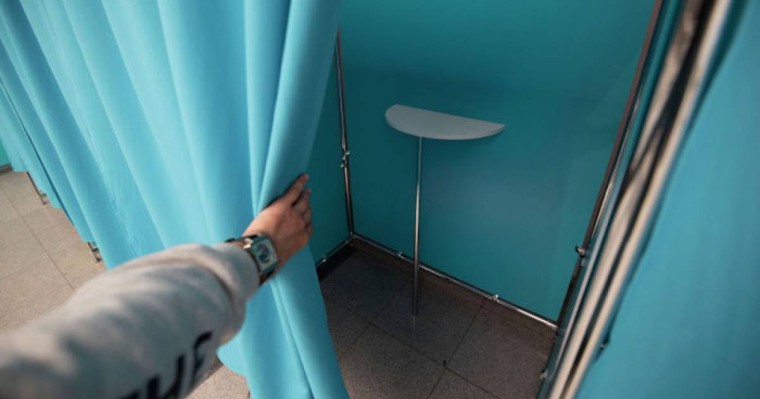 сайлау учаскесі, бір кабинаға неше адам кіреді